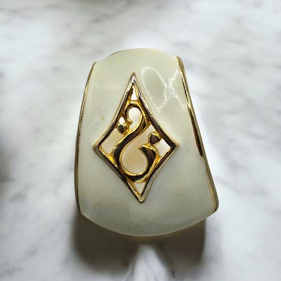 80s Off White Creamy Earrings Pierced Large Studs Curved Rectangle Gold Tone - Picture 2 of 7